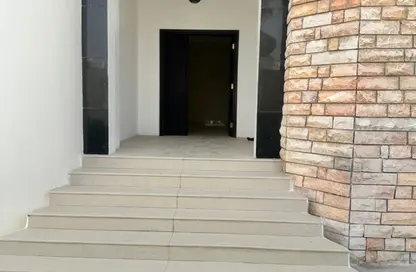 Villa - 4 Bedrooms - 5 Bathrooms for rent in Al Khan Corniche - Al Khan - Sharjah