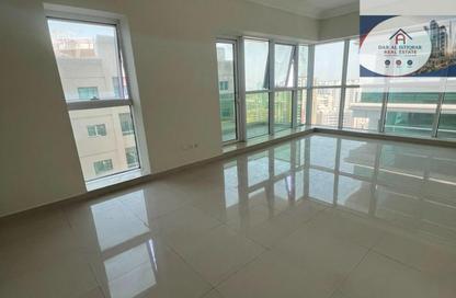 Apartment - 2 Bedrooms - 2 Bathrooms for rent in Crystal Plaza - Al Majaz 1 - Al Majaz - Sharjah