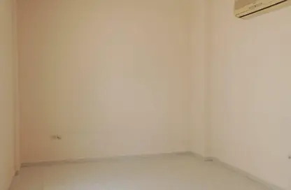 Apartment - 1 Bathroom for rent in Al Qulaya'ah - Al Sharq - Sharjah