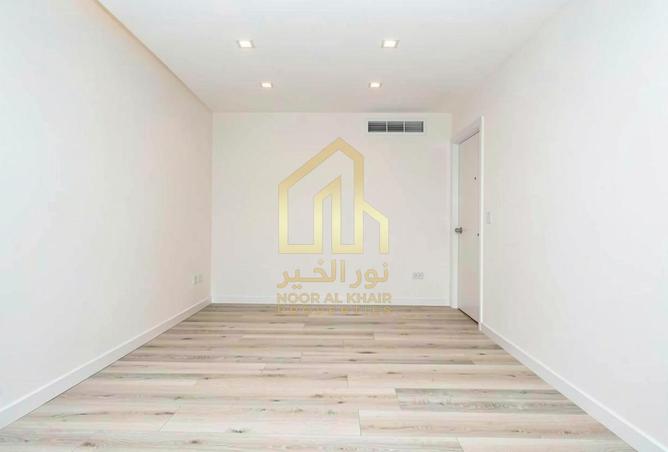 1 BR Apartment in Business Bay with Water Views photo 2