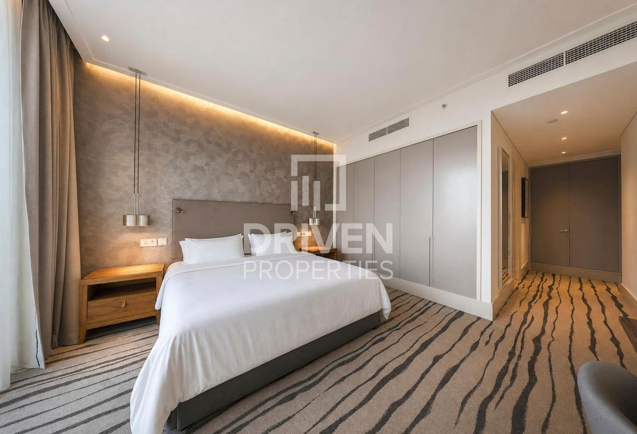 Well Priced | Burj Khalifa View | Study Room photo 10