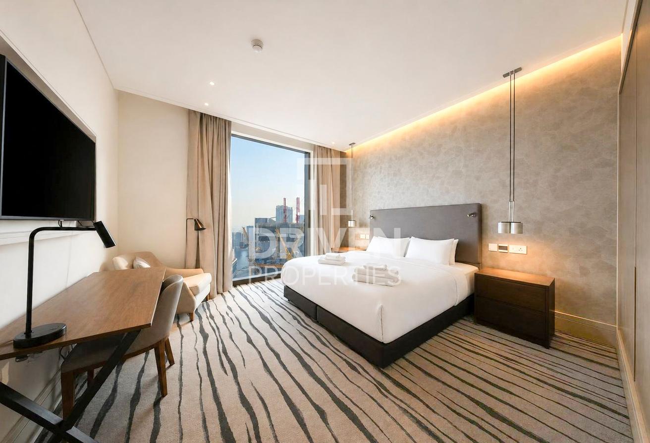 Well Priced | Burj Khalifa View | Study Room photo 8