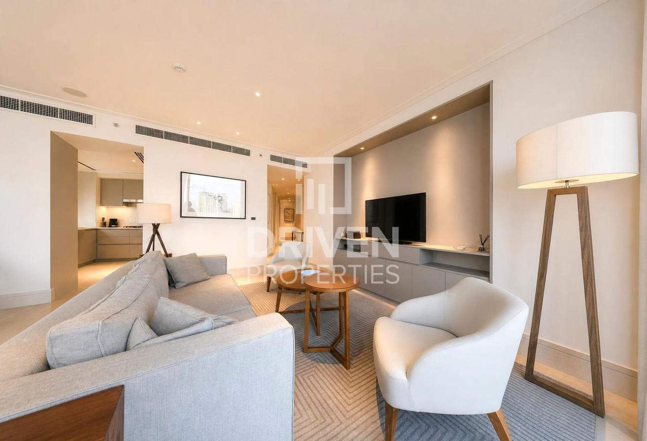 Well Priced | Burj Khalifa View | Study Room photo 4