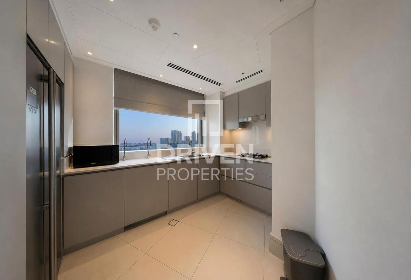 Well Priced | Burj Khalifa View | Study Room photo 7