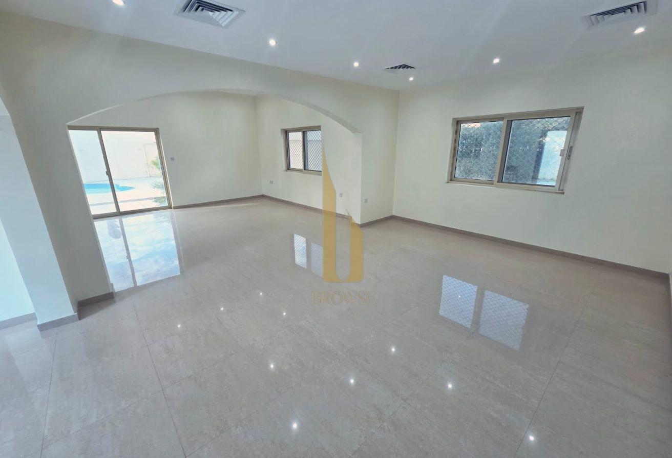 RENOVATED KITCHEN+BATHROOMS | Private Pool+Garden photo 4