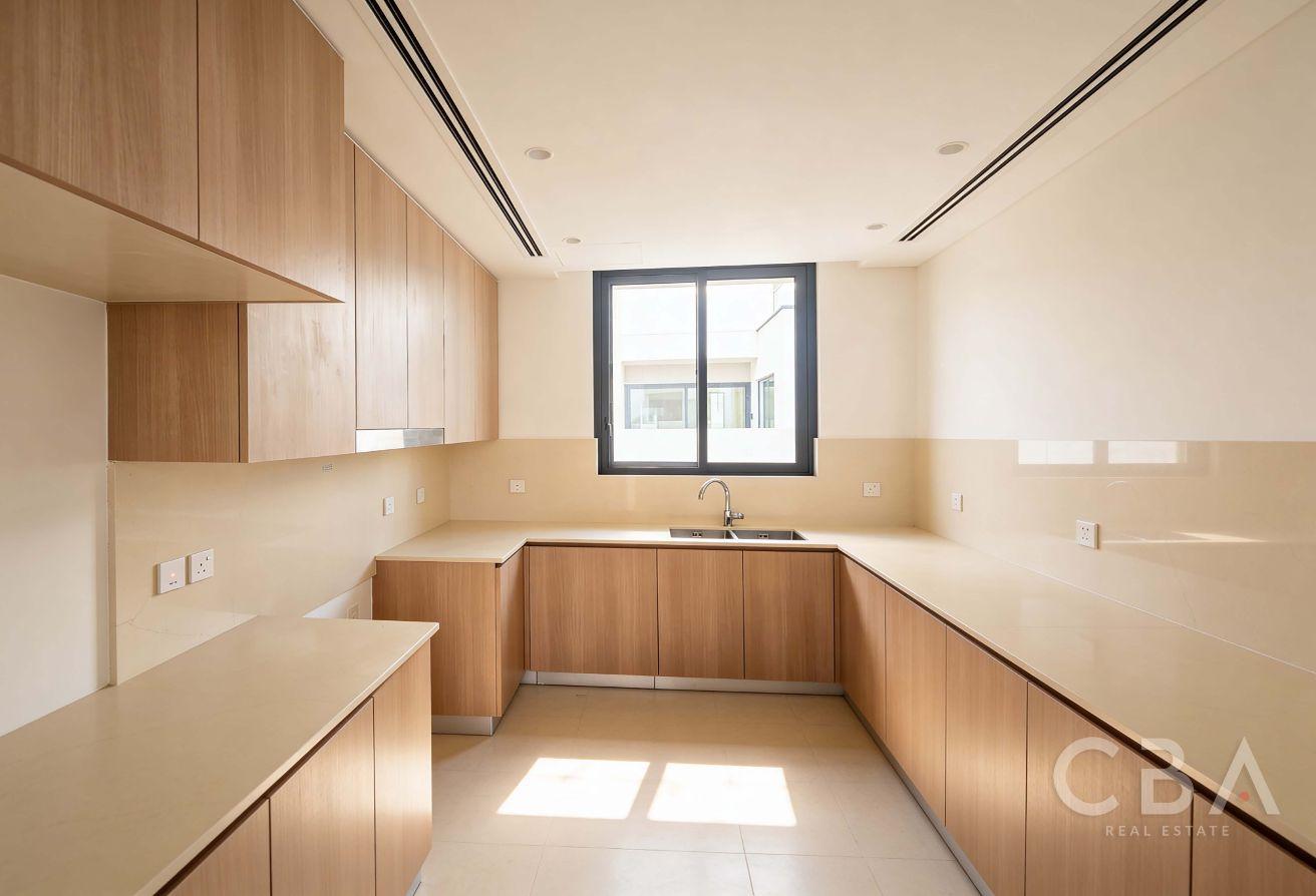 Central Park Facing | Brand New Villa | Single Row photo 9
