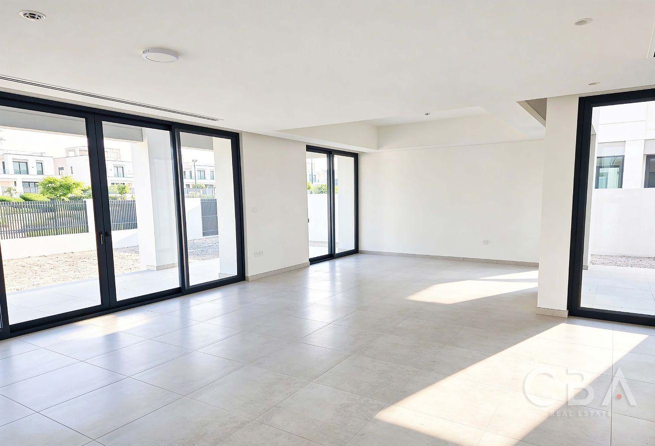 Central Park Facing | Brand New Villa | Single Row photo 8