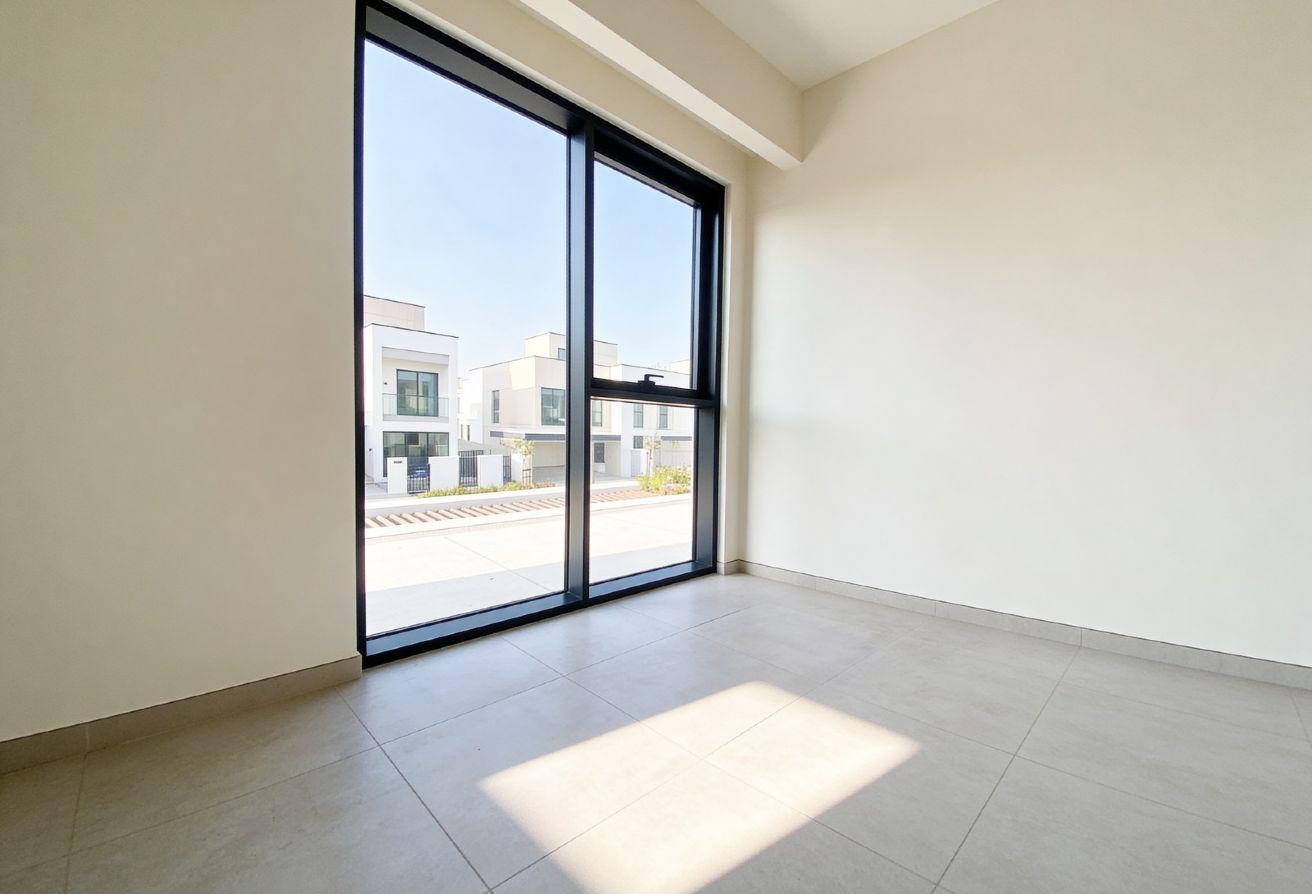 Central Park Facing | Brand New Villa | Single Row photo 3