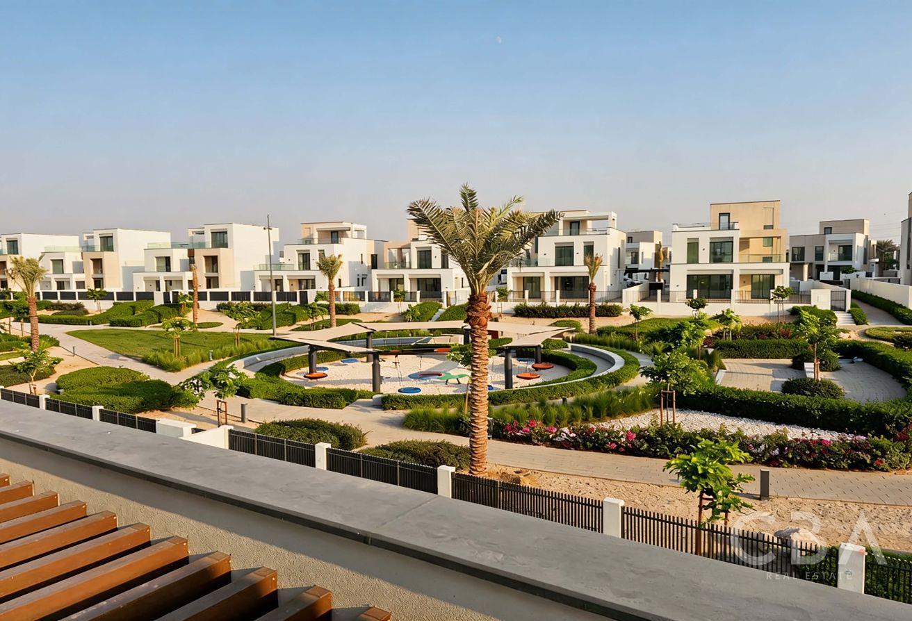 Central Park Facing | Brand New Villa | Single Row photo 6