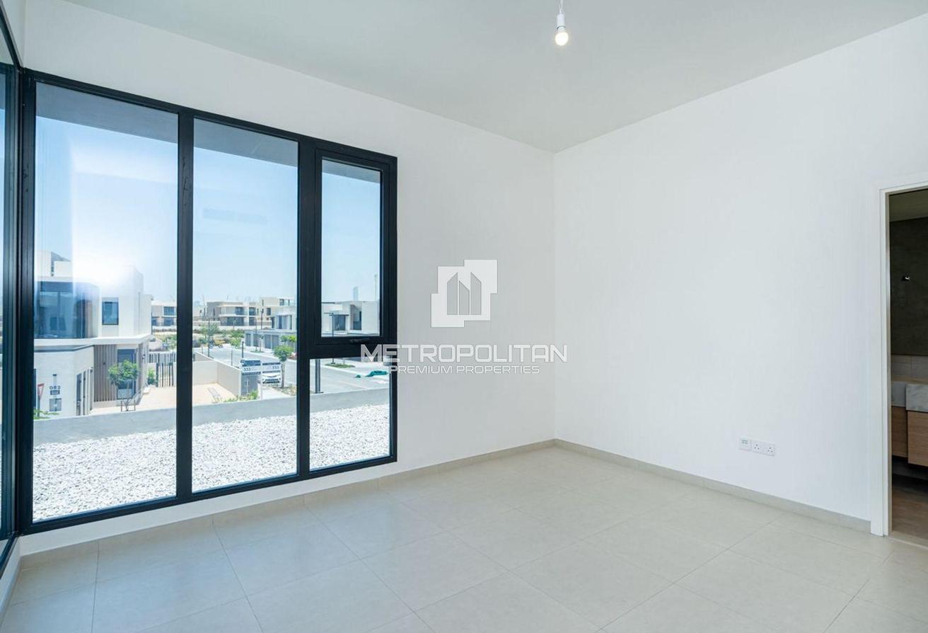 Close to Pool and Park | Single Row | Corner Unit photo 14