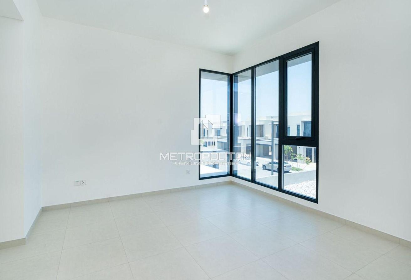 Close to Pool and Park | Single Row | Corner Unit photo 7