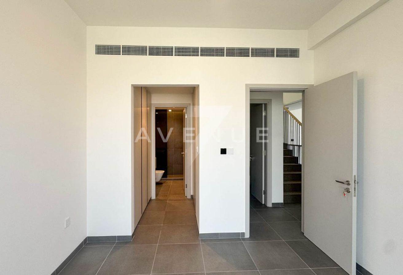 Landscaped and Spacious | Close to Pool | Vacant photo 16