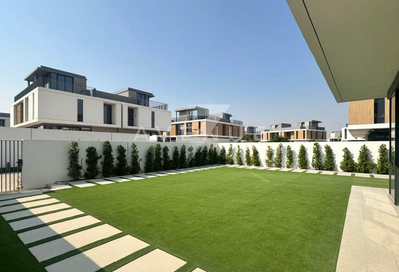Landscaped and Spacious | Close to Pool | Vacant photo 27