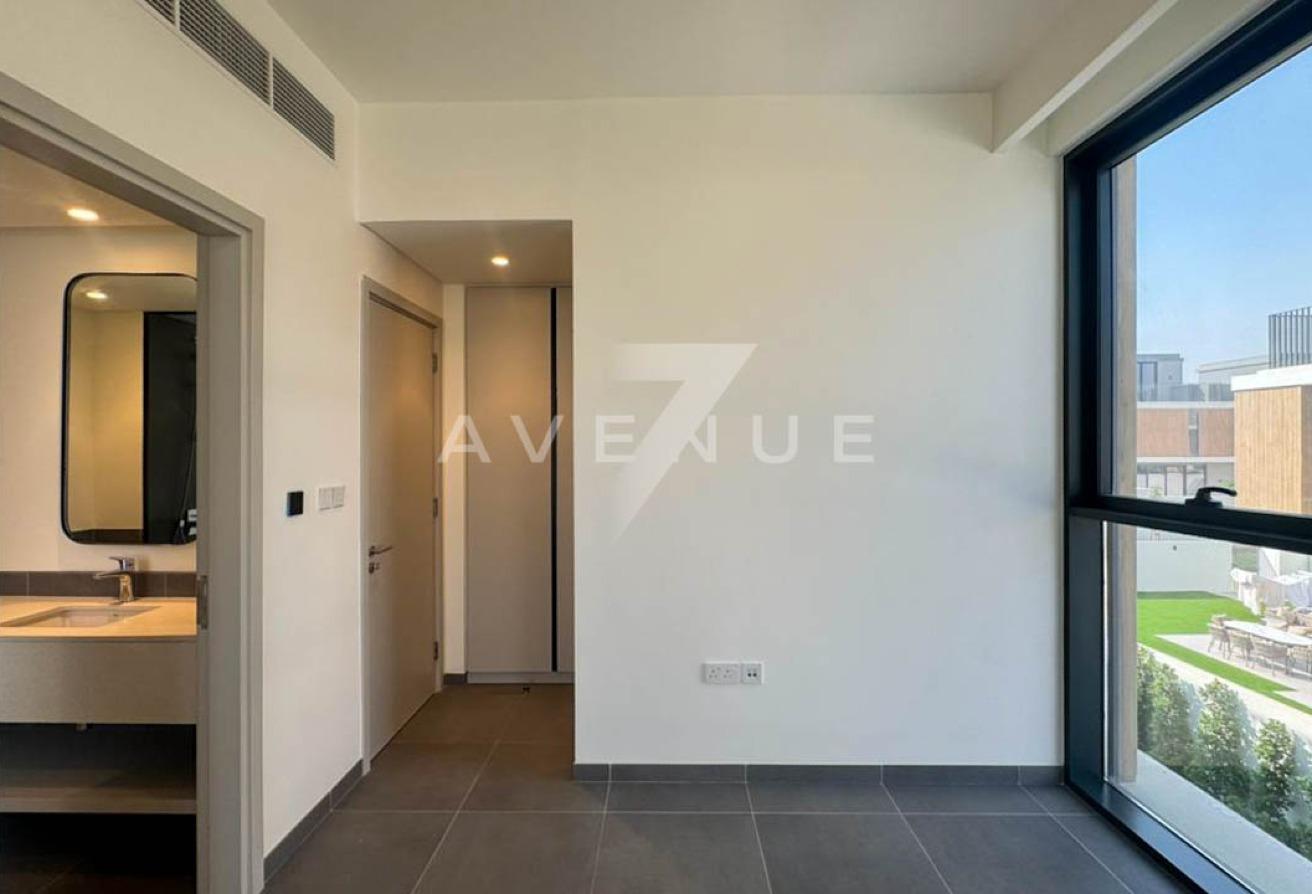 Landscaped and Spacious | Close to Pool | Vacant photo 18