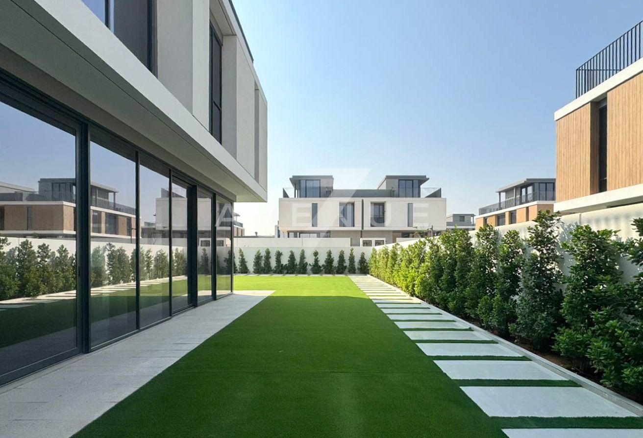 Landscaped and Spacious | Close to Pool | Vacant photo 25