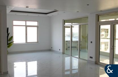 Apartment - 3 Bedrooms - 3 Bathrooms for rent in Jash Falqa - Shoreline Apartments - Palm Jumeirah - Dubai