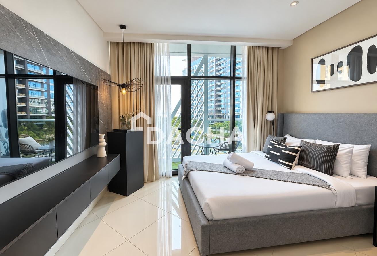 Sea View | Vacant | Upgraded Furniture photo 6