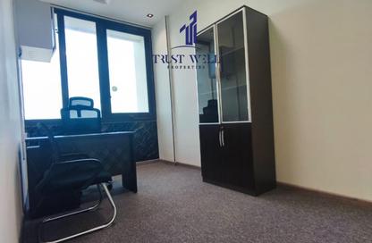 Business Centre - Studio - 5 Bathrooms for rent in Dar Al Salam Building - Corniche Road - Abu Dhabi
