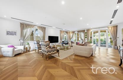 Villa - 5 - 6 for sale in District 2 - Jumeirah Park - Dubai