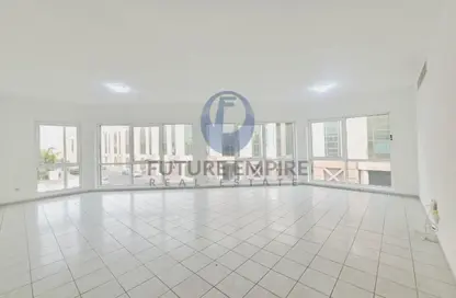 Apartment - 3 Bedrooms - 4 Bathrooms for rent in Airport Road - Al Garhoud - Dubai