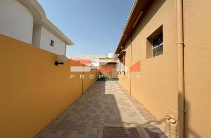 Villa - 4 Bedrooms - 5 Bathrooms for rent in Al Twar 3 - Al Twar - Dubai