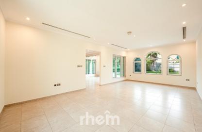 Villa - 3 Bedrooms - 4 Bathrooms for rent in District 5 - Jumeirah Park - Dubai