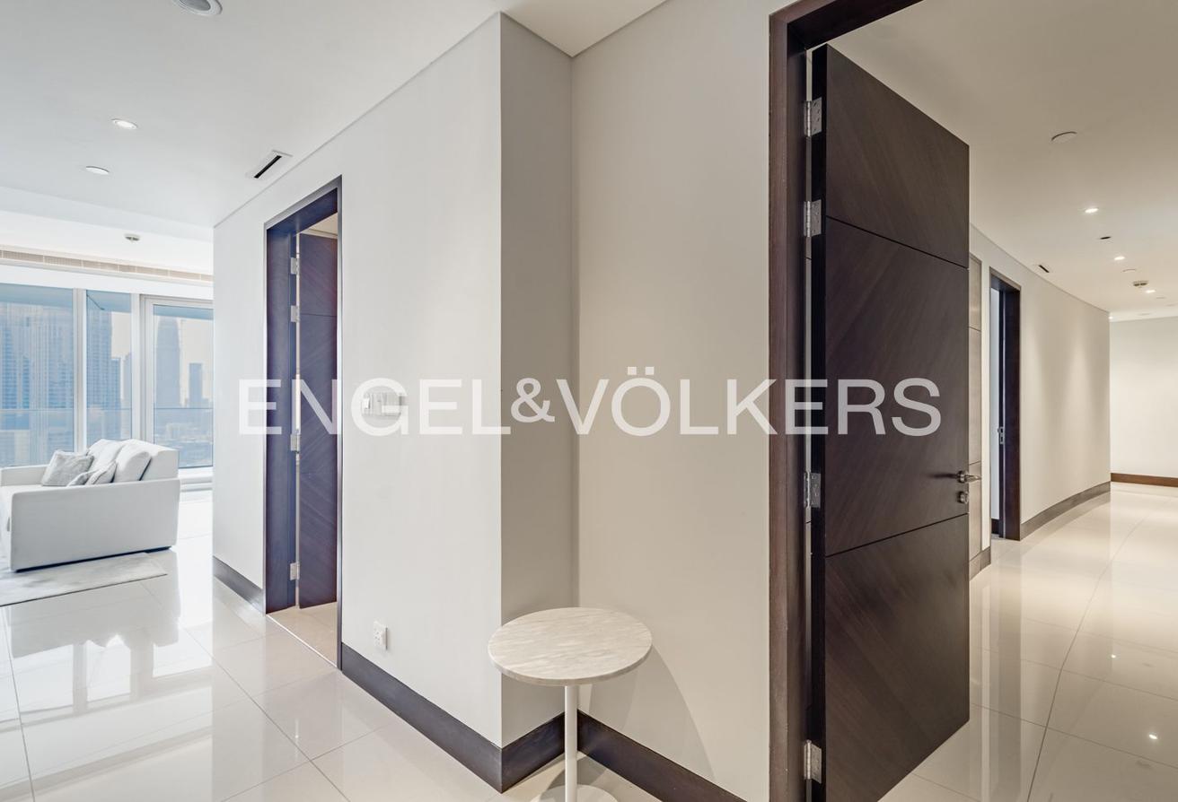Burj Khalifa View | Luxurious | Premium photo 11
