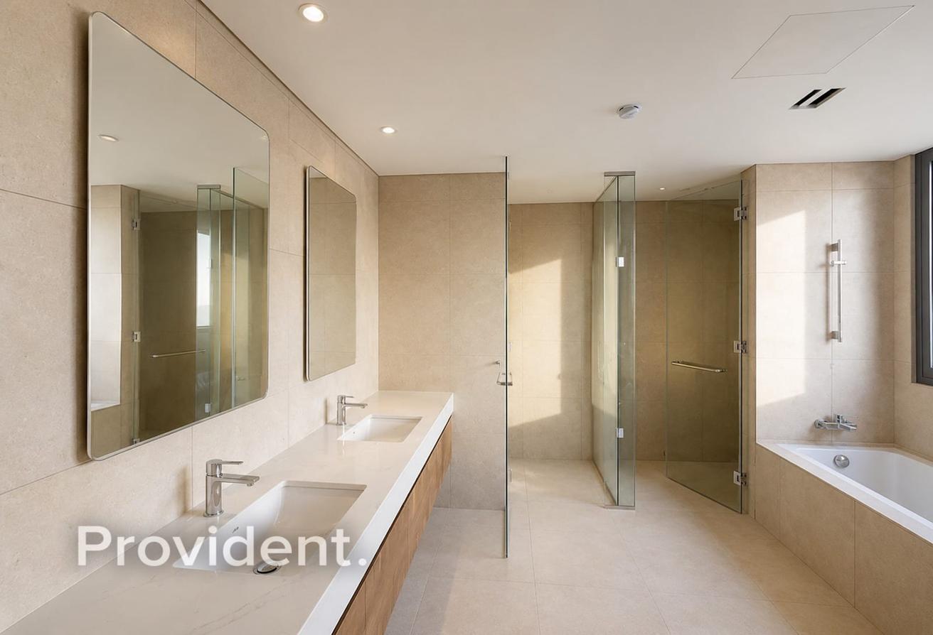 Brand New 4-Bed TH | Prime Location | 2 Cheques photo 4