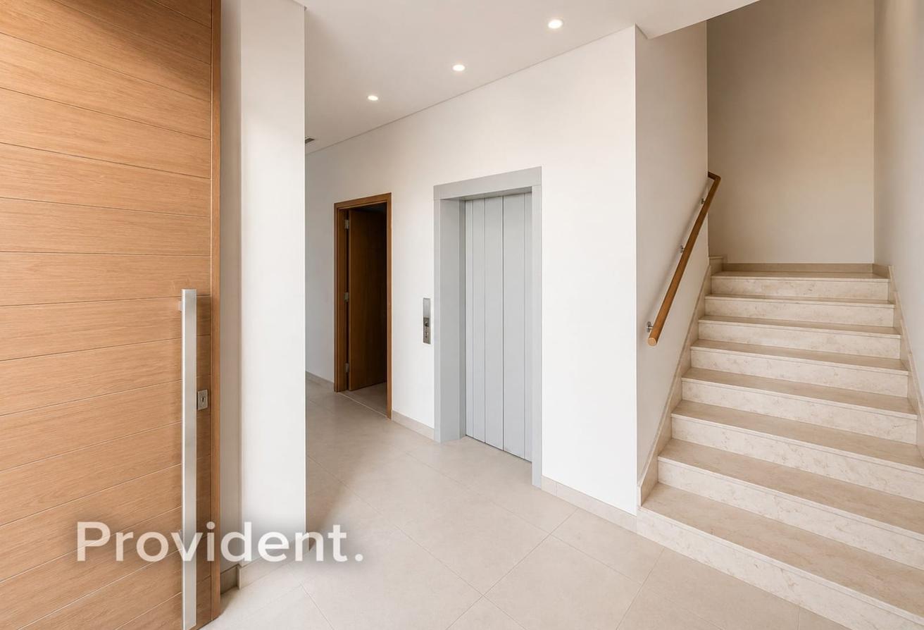 Brand New 4-Bed TH | Prime Location | 2 Cheques photo 6