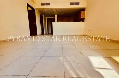 شقة - غرفة نوم - 1 حمام للبيع في L11 - طراز يوناني - المدينة العالمية - دبي شقة - غرفة نوم - 1 حمام للبيع في L11 - طراز يوناني - المدينة العالمية - دبي