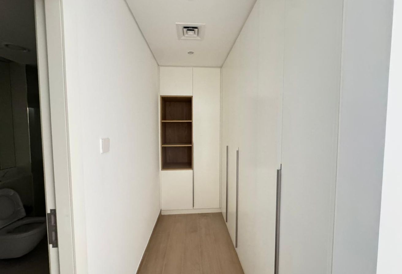 2 bedroom apartment in La Sirene Building 5, Jumeirah: 10