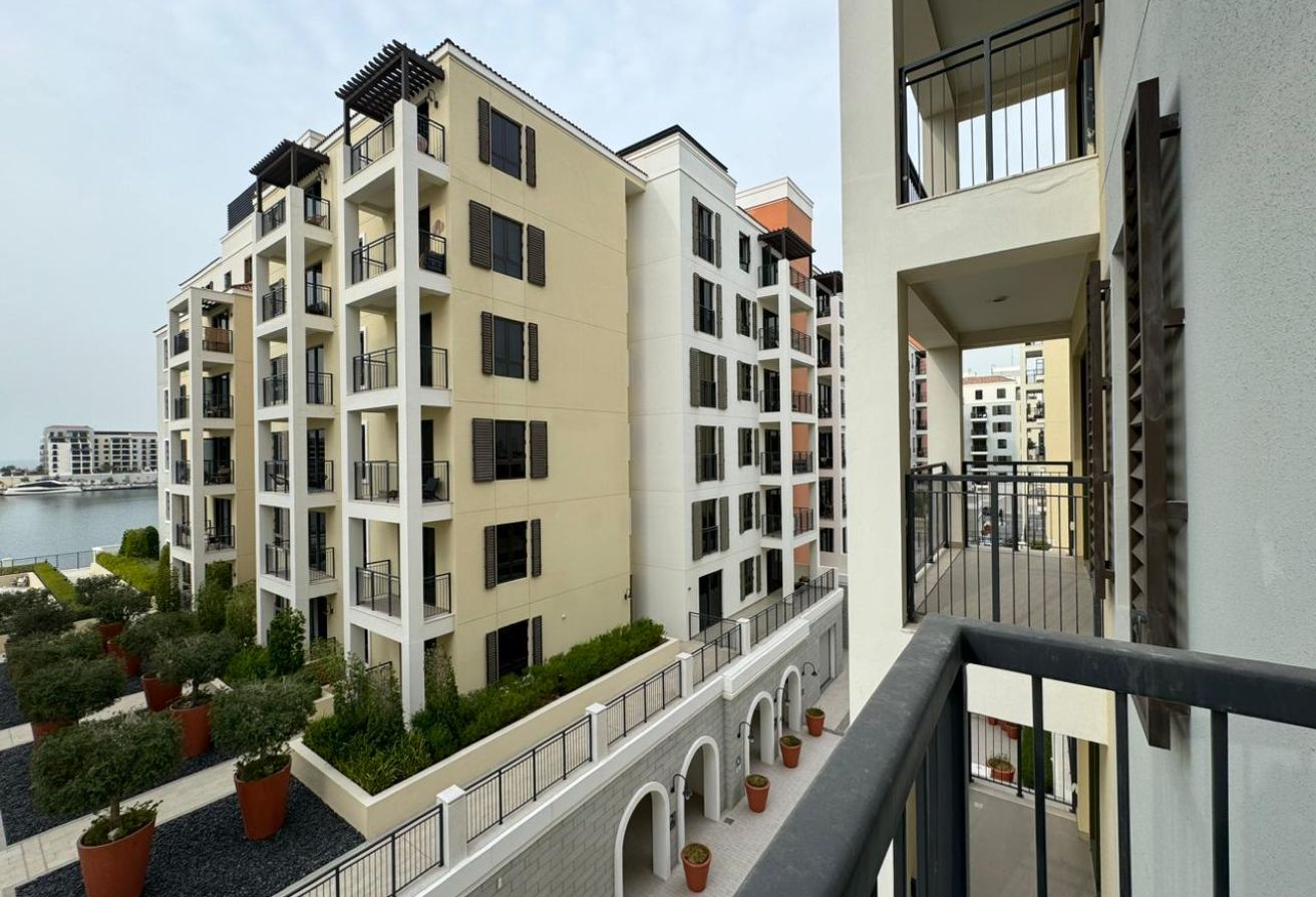 2 bedroom apartment in La Sirene Building 5, Jumeirah: 6