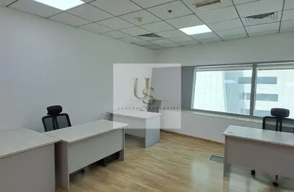 مركز أعمال - استوديو للايجار في خليج آيريس - الخليج التجاري - دبي