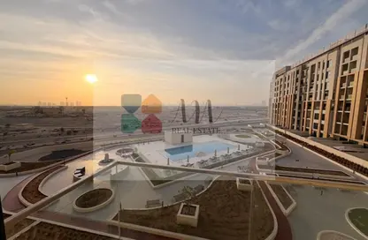 شقة - 2 غرف نوم - 2 حمامات للايجار في برج روكان B - برج روكان - روكان - دبي لاند - دبي