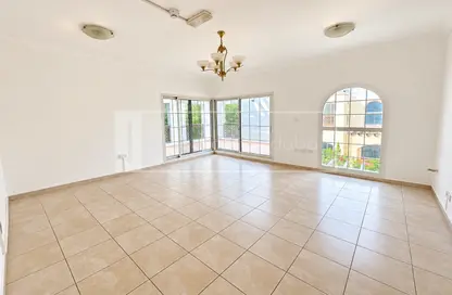 Villa - Studio - 6 Bathrooms for rent in Umm Suqeim 2 Villas - Umm Suqeim 2 - Umm Suqeim - Dubai