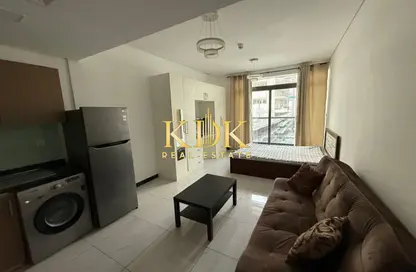 شقة - 1 حمام للايجار في كريستال مساكن - منطقة 11 - قرية جميرا الدائرية - دبي