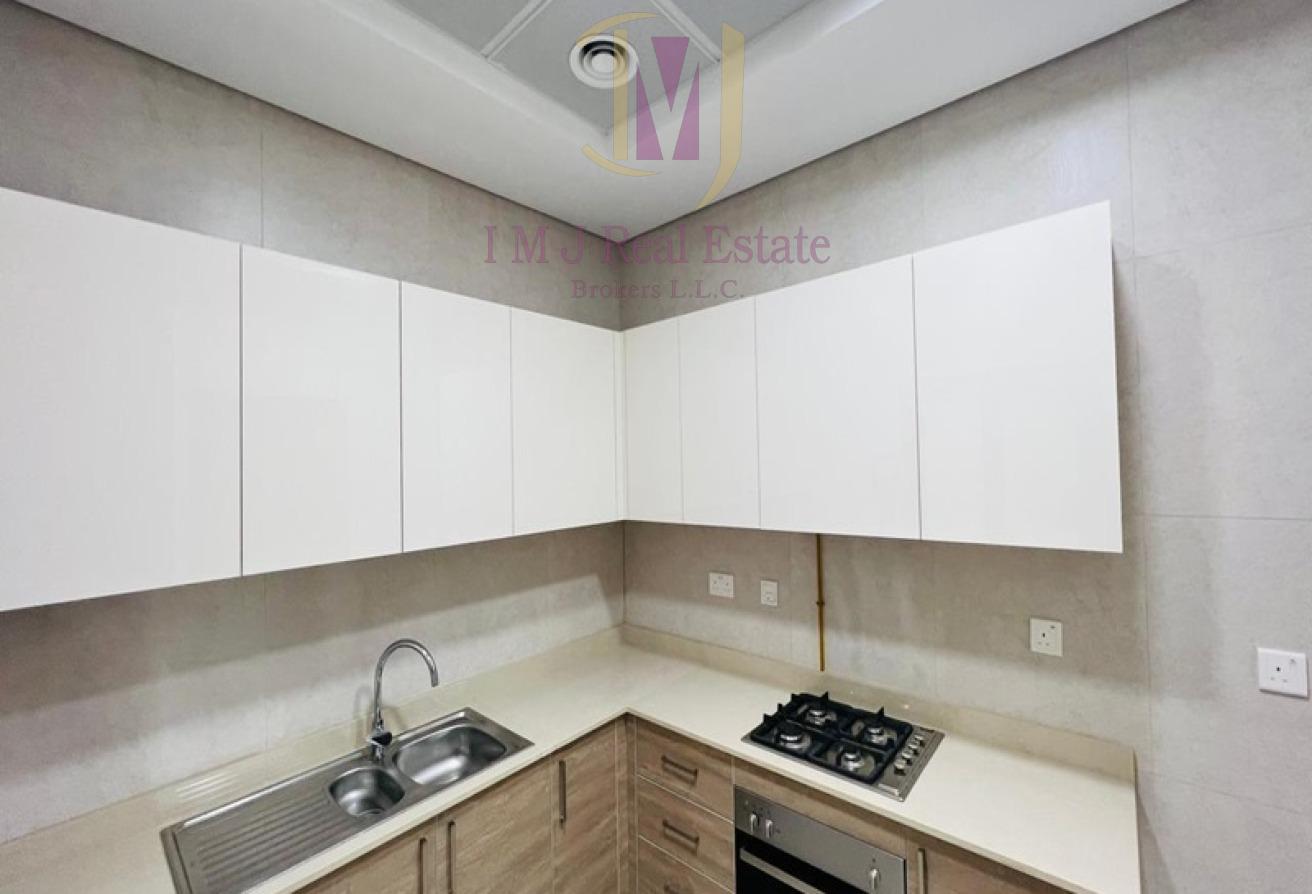 UNFURNISHED | 1 BR | MID FLOOR | CANAL VIEW photo 5