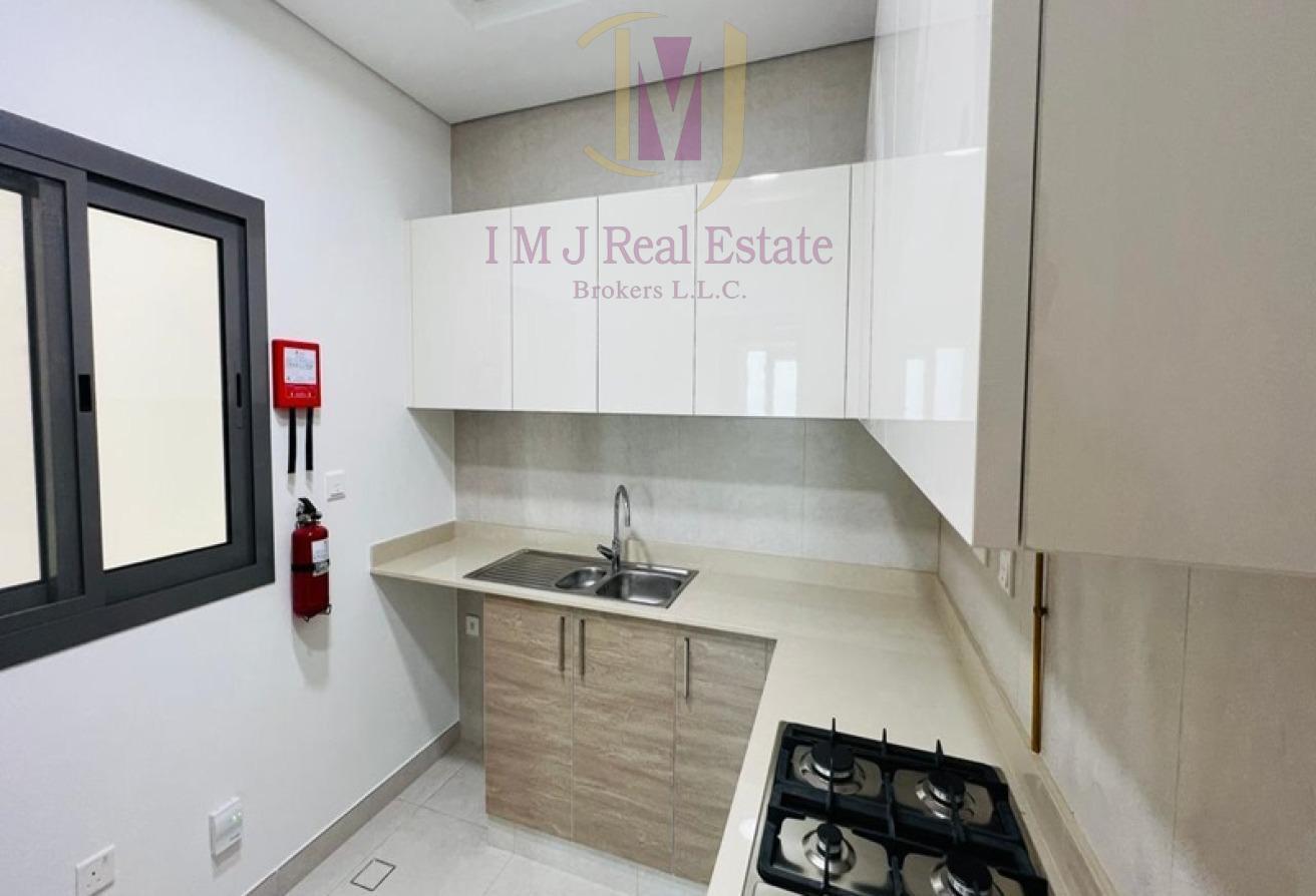 UNFURNISHED | 1 BR | MID FLOOR | CANAL VIEW photo 7