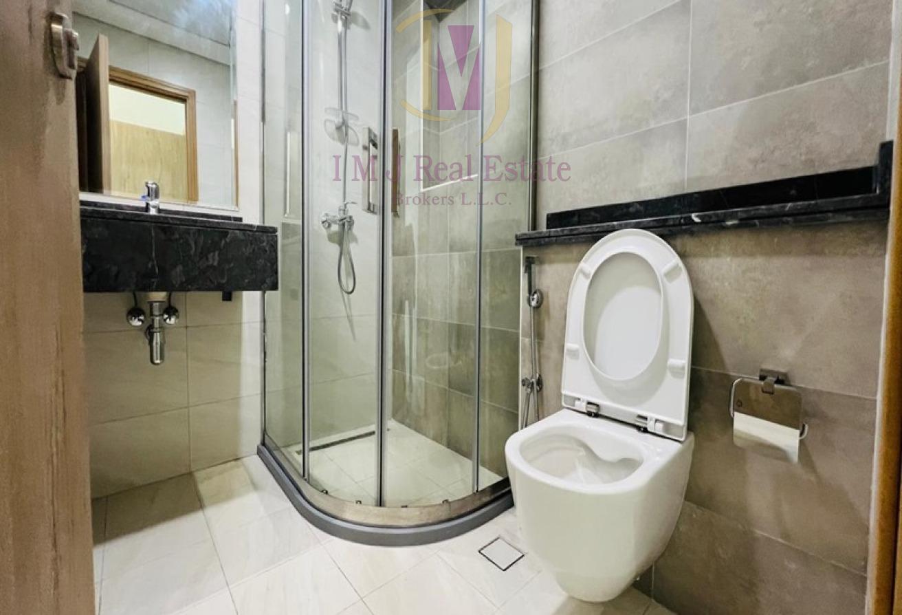 UNFURNISHED | 1 BR | MID FLOOR | CANAL VIEW photo 9