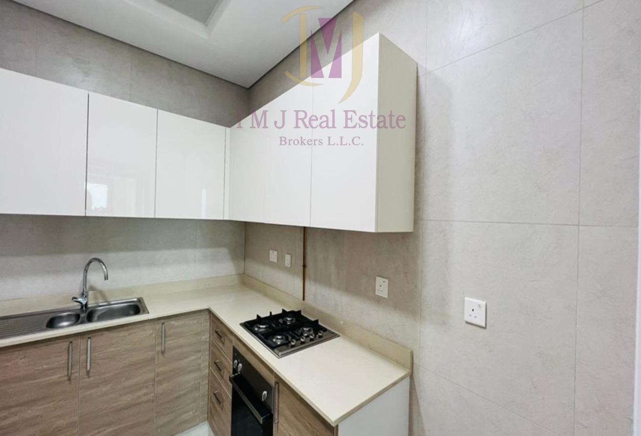 UNFURNISHED | 1 BR | MID FLOOR | CANAL VIEW photo 6