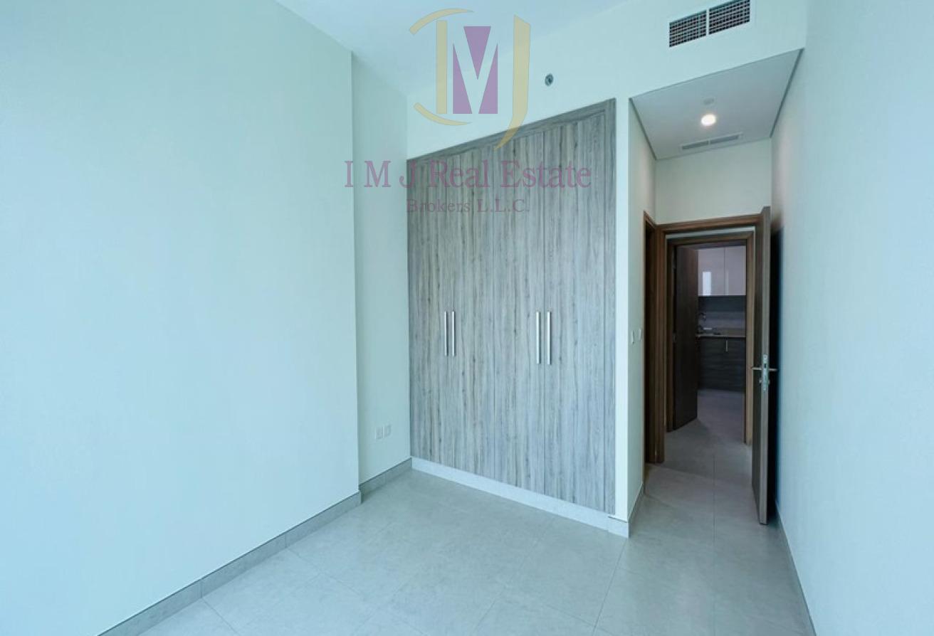 UNFURNISHED | 1 BR | MID FLOOR | CANAL VIEW photo 4