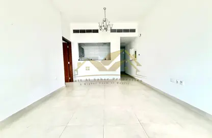Apartment - 1 Bedroom - 2 Bathrooms for rent in Jumeirah Garden City - Al Satwa - Dubai