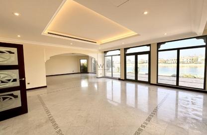 Villa - 4 - 5 for rent in Garden Homes Frond D - Garden Homes - Palm Jumeirah - Dubai