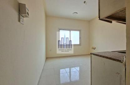 Apartment - Studio - 1 Bathroom for rent in Fire Station Road - Muwaileh - Sharjah Apartment - Studio - 1 Bathroom for rent in Fire Station Road - Muwaileh - Sharjah