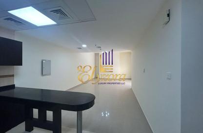 Apartment - 1 - 2 for rent in Infinity Building - Sheikh Zayed Road - Dubai