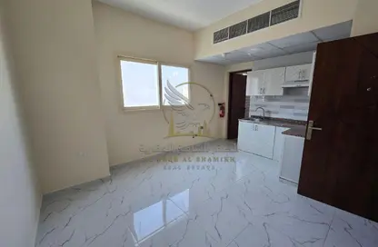 Apartment - 1 Bathroom for rent in Al Qulaya'ah - Al Sharq - Sharjah