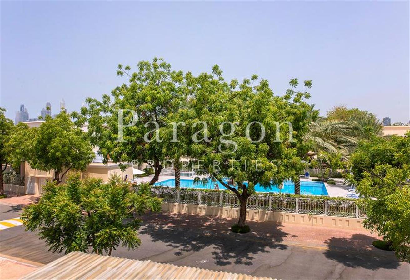 Exclusive | Upgraded 4 Bed | Pool and Park photo 12