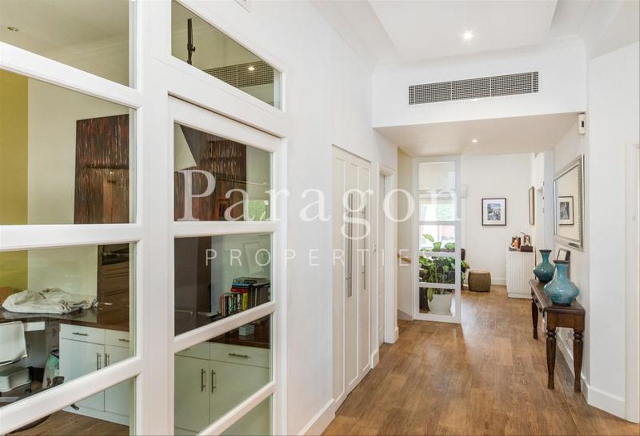 Exclusive | Upgraded 4 Bed | Pool and Park photo 7