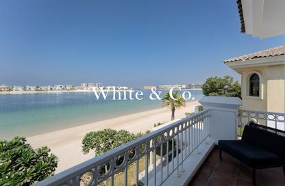 Villa - 4 - 5 for rent in Garden Homes Frond C - Garden Homes - Palm Jumeirah - Dubai