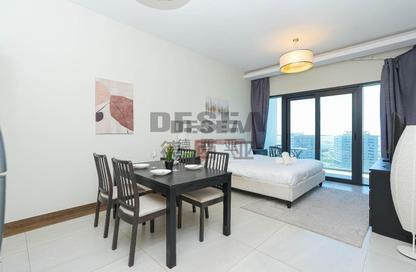 Apartment - Studio - 1 for rent in SOL Bay - Business Bay - Dubai